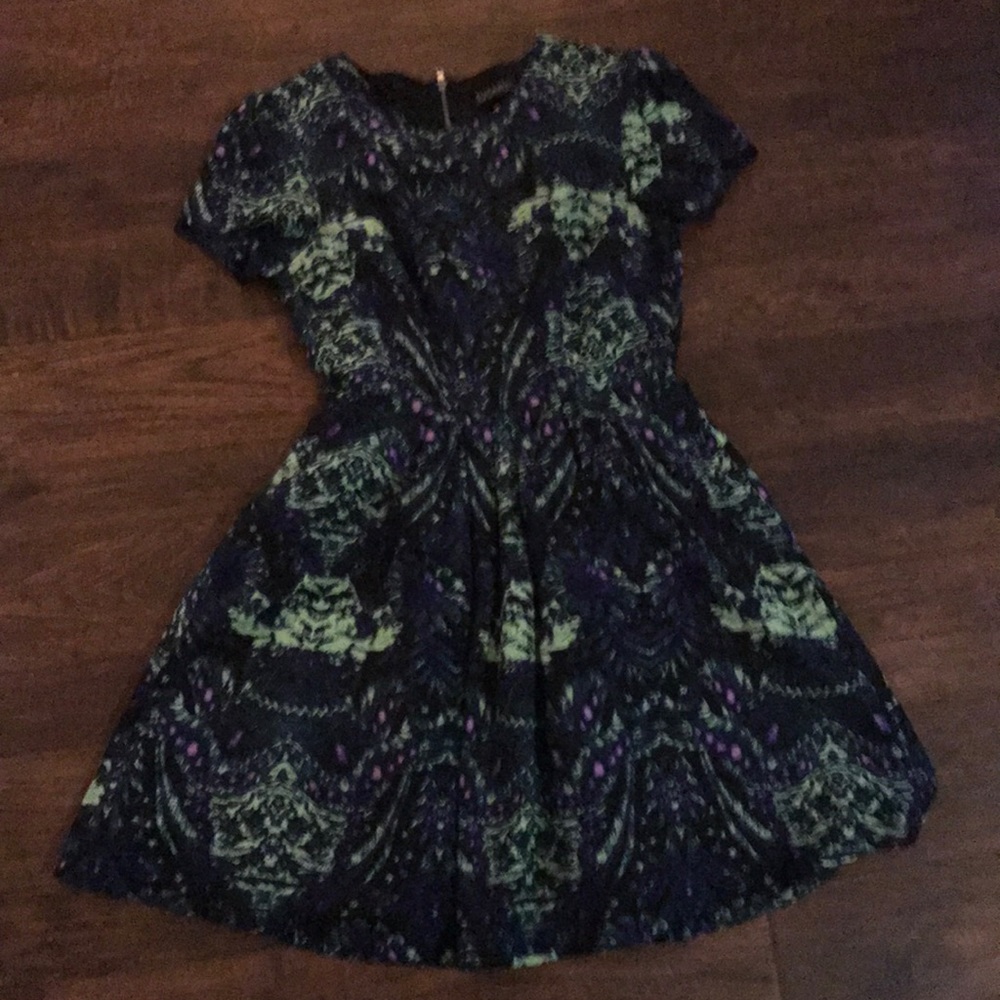 Boutique green pattern dress size 4